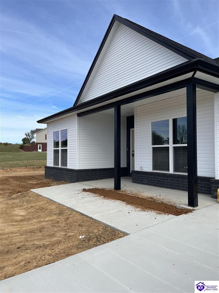 Property Photo:  70 Kildare Court  KY 42784