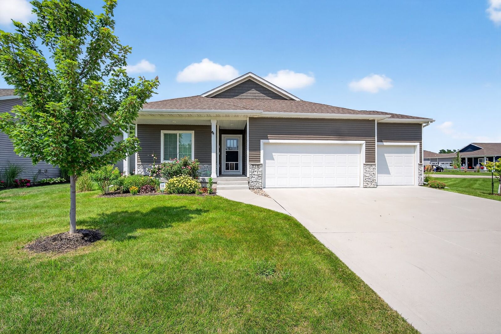 Property Photo: 134 SE Willow Run Lane IA 50021
