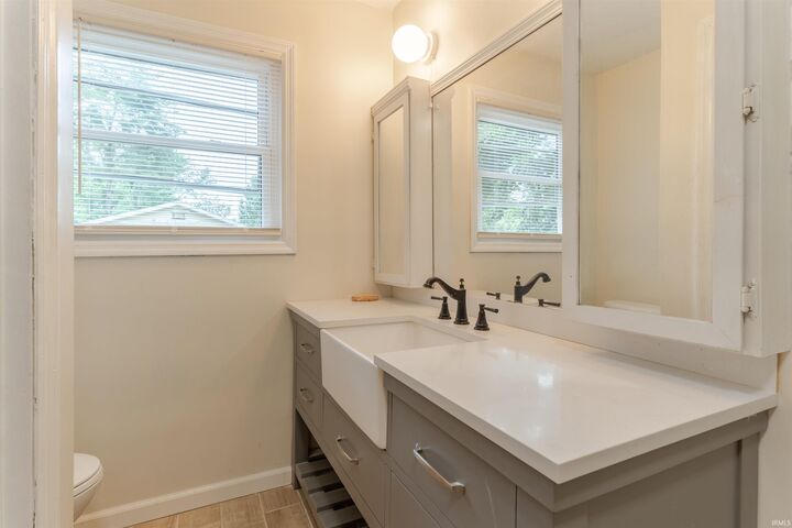 Property Photo:  624 Forest Park Drive  IN 47630-1583 