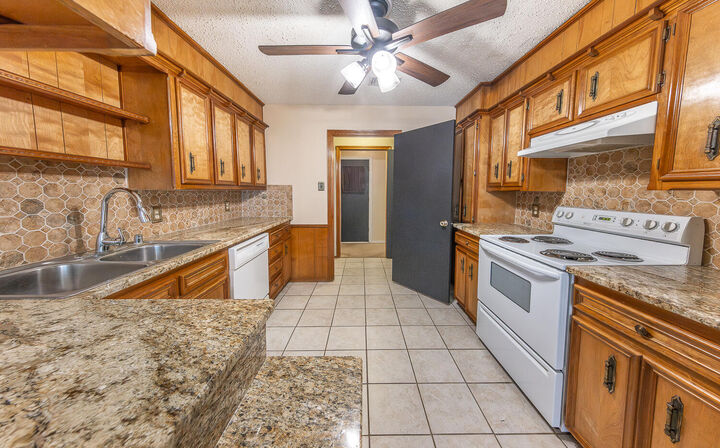 Property Photo: 4828 73rd Street TX 79424