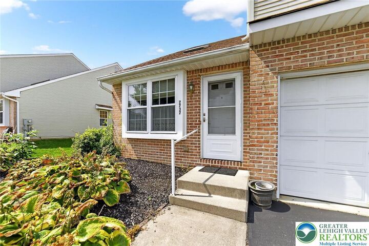 Property Photo: 2737 Tamlynn Lane PA 18045