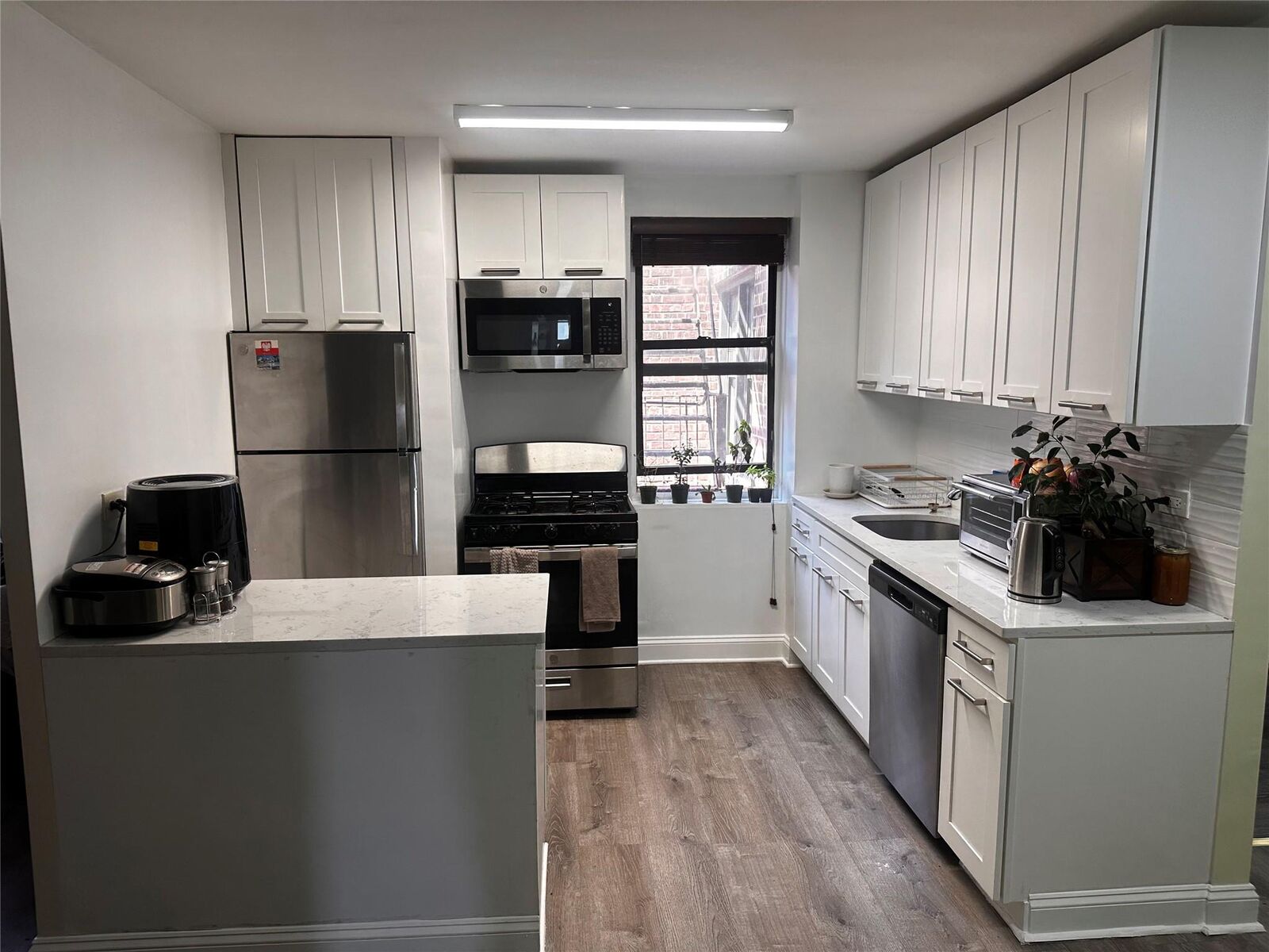 Property Photo:  2640 Marion Avenue 4E  NY 10458 