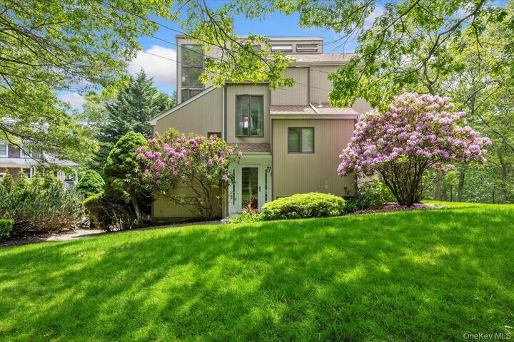 Property Photo:  370 Old Canoe Place Road  NY 11968