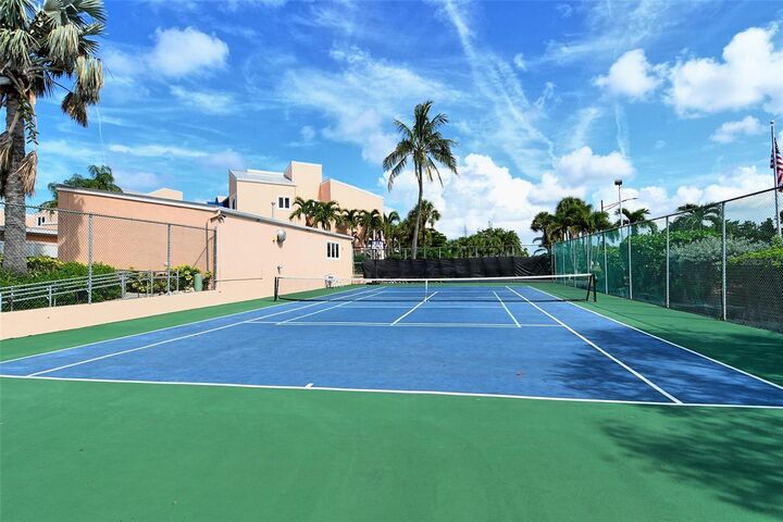 4725 Gulf Of Mexico Drive 212  Longboat Key FL 34228 photo
