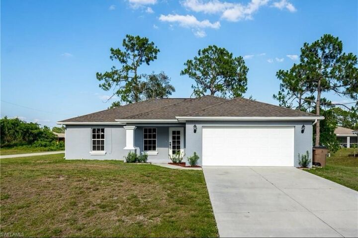 Property Photo:  904 Agnes Avenue  FL 33971 