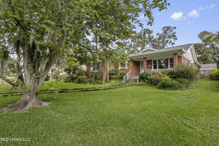Property Photo: 487 Oaklawn Place MS 39530