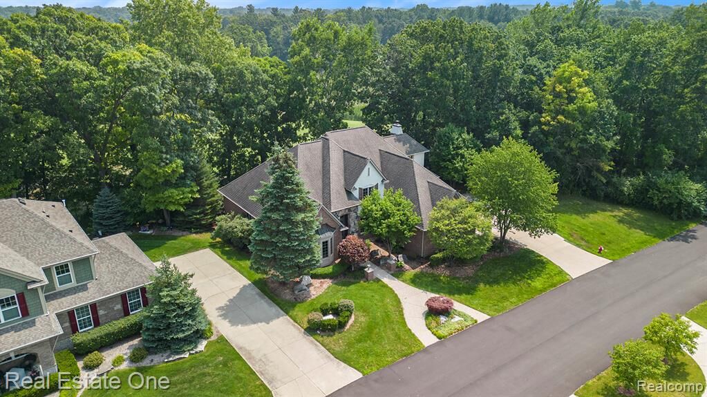 Property Photo:  271 Greenan Lane  MI 48362 2173 
