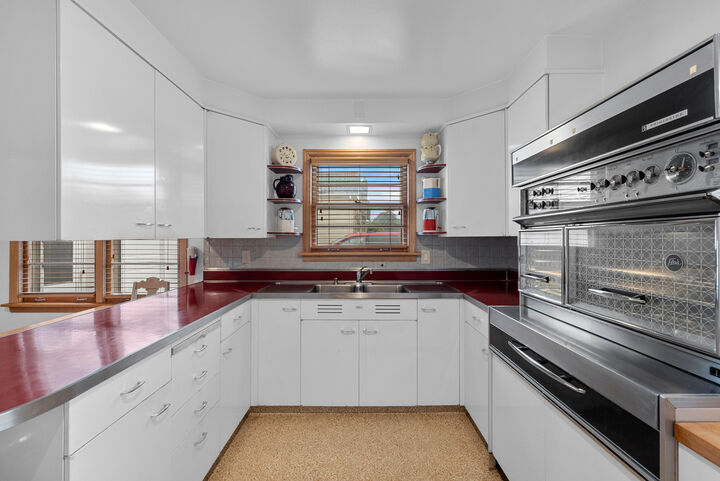 Property Photo: 855 Center St WI 53027