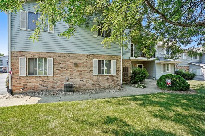 Property Photo:  1117 N Sunnyslope Dr 204  WI 53406 