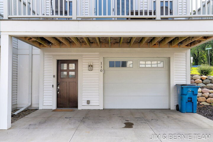 Property Photo:  110 Keewatin Court  MI 49406 