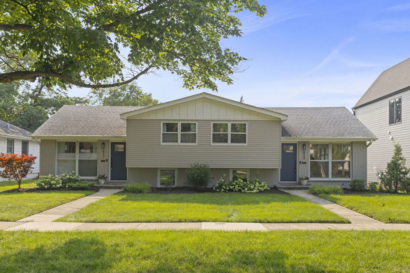 Property Photo: 823 N Ellsworth Street IL 60563