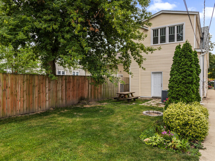 Property Photo:  2039 Brown Avenue  IL 60201 