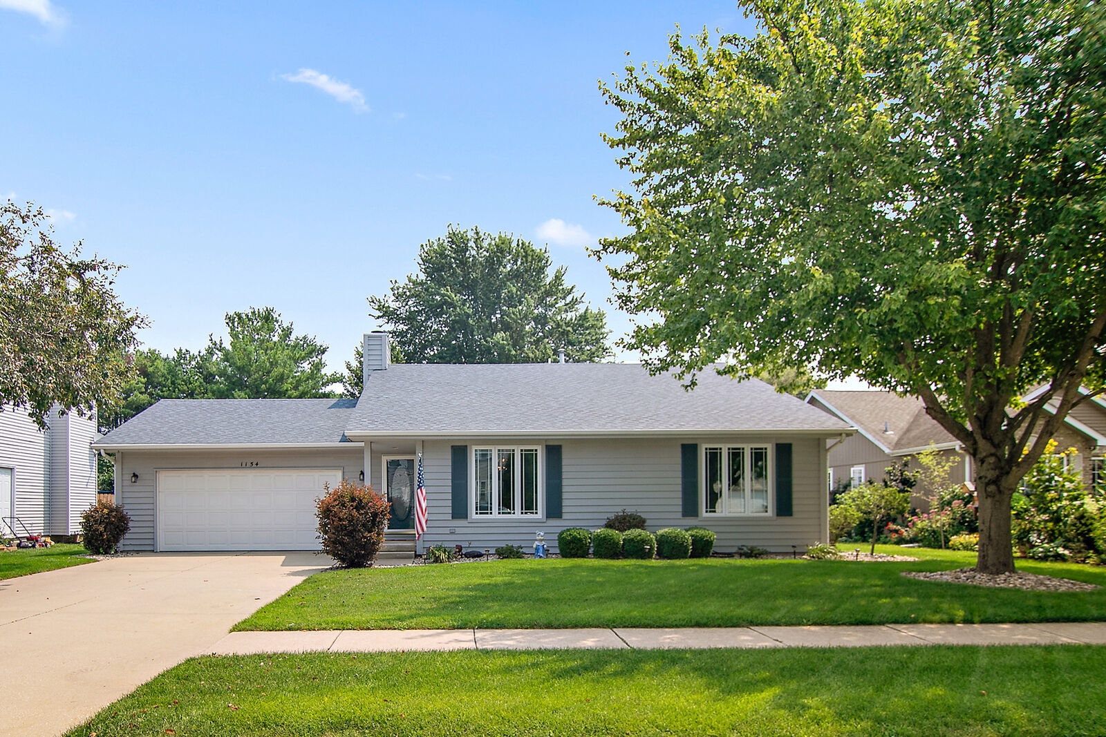 Property Photo: 1154 King Arthur Lane IL 60914