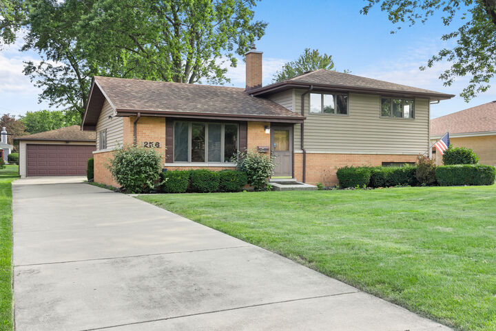 Property Photo:  256 Tee Lane  IL 60108 