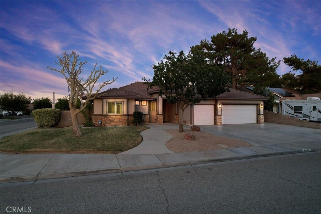 Property Photo:  43256 W Durango Ln  CA 93536 