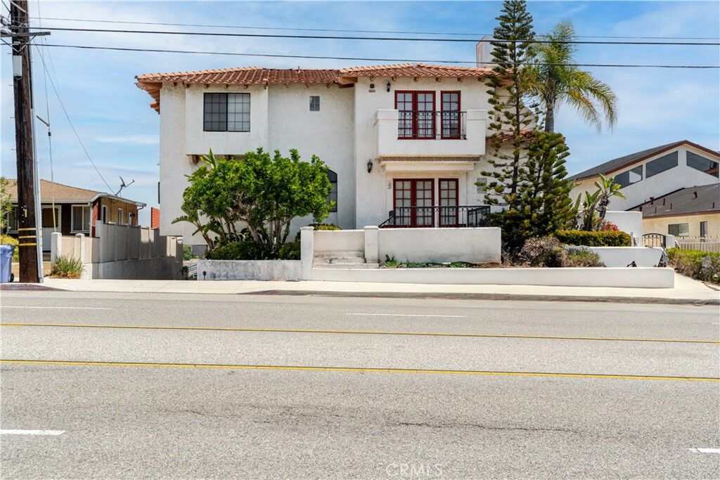 Property Photo: 210 S Prospect Avenue 2 CA 90277
