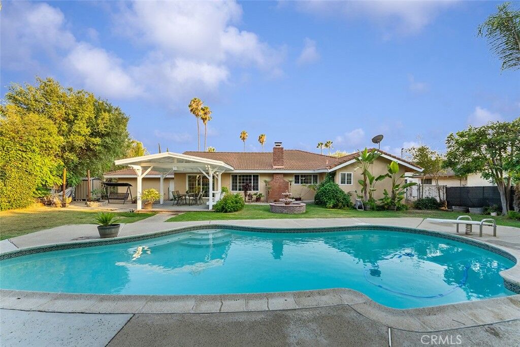 Property Photo:  1073 E Knollcrest Drive  CA 91724