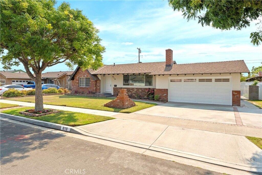 Property Photo:  819 S Courson Drive  CA 92804 
