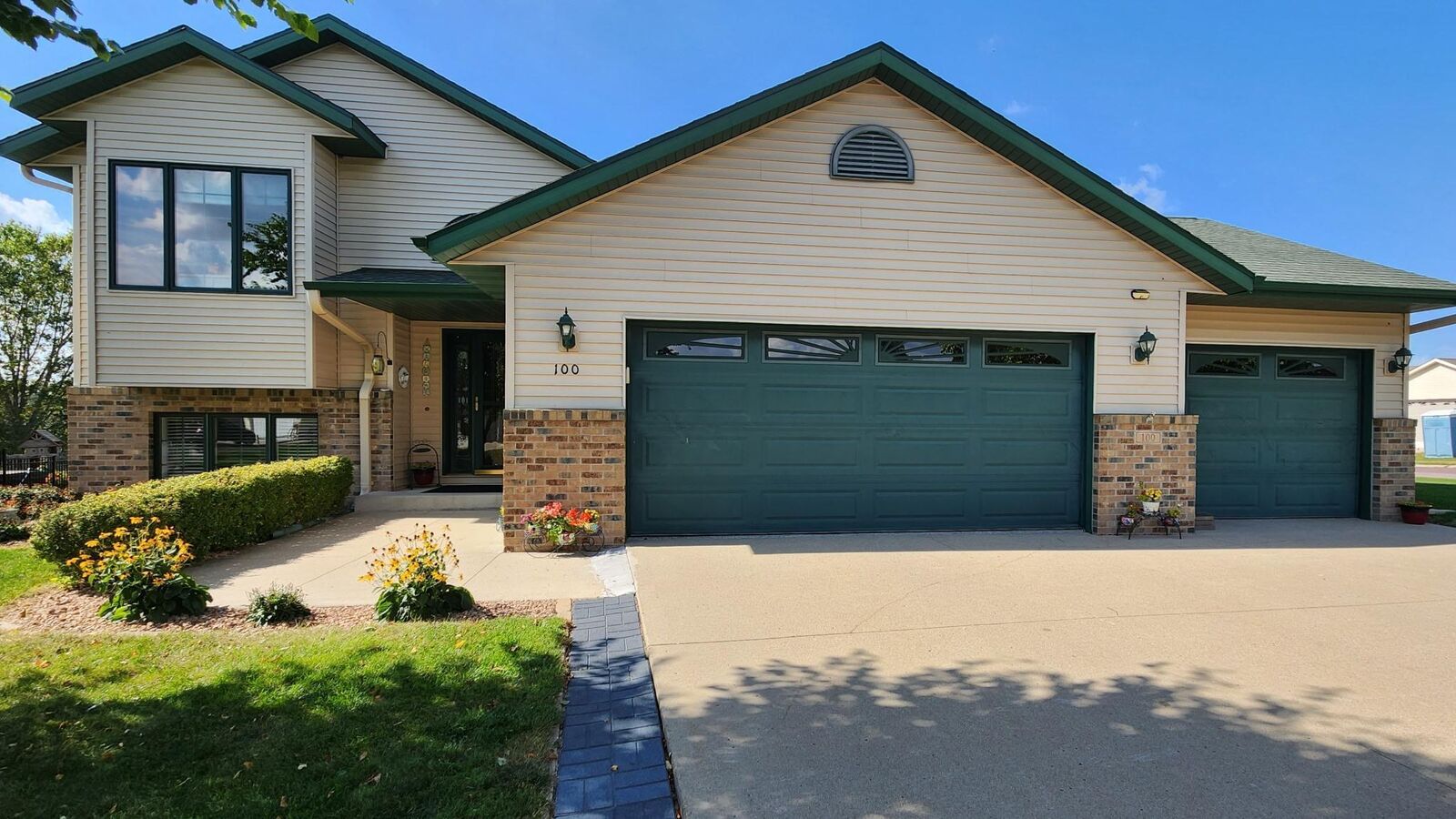 Property Photo:  100 Emily Lane  MN 56001 