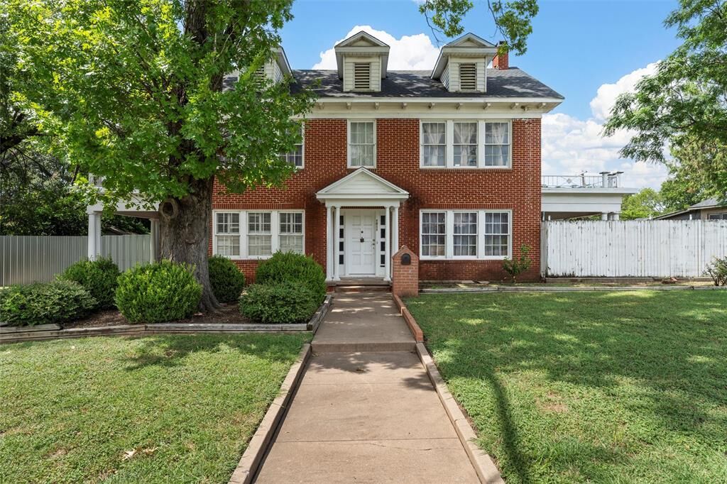 Property Photo:  1811 Colcord Avenue  TX 76707