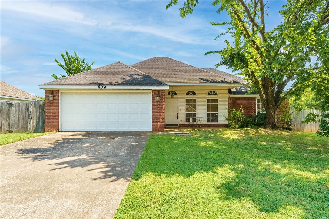 Property Photo:  809 Crystal Street  AR 72745 