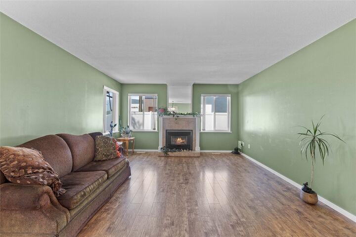 Property Photo:  900 5 Avenue SW 121  BC V1E 1L2 