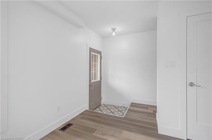 Property Photo:  34 Oakhill Drive 20B  ON N3T 1R1 