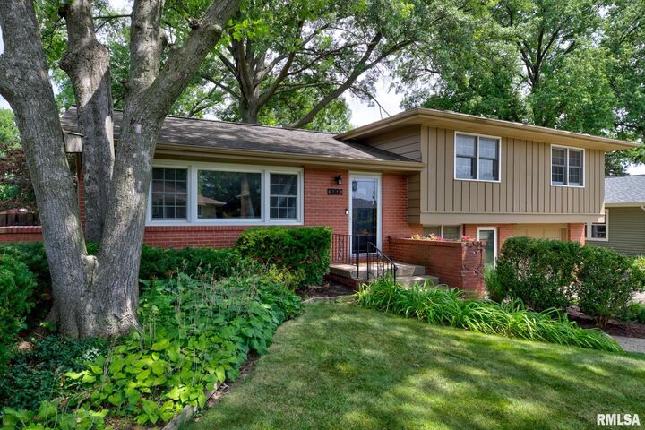 Property Photo: 6118 N Knoll Aire Drive IL 61614