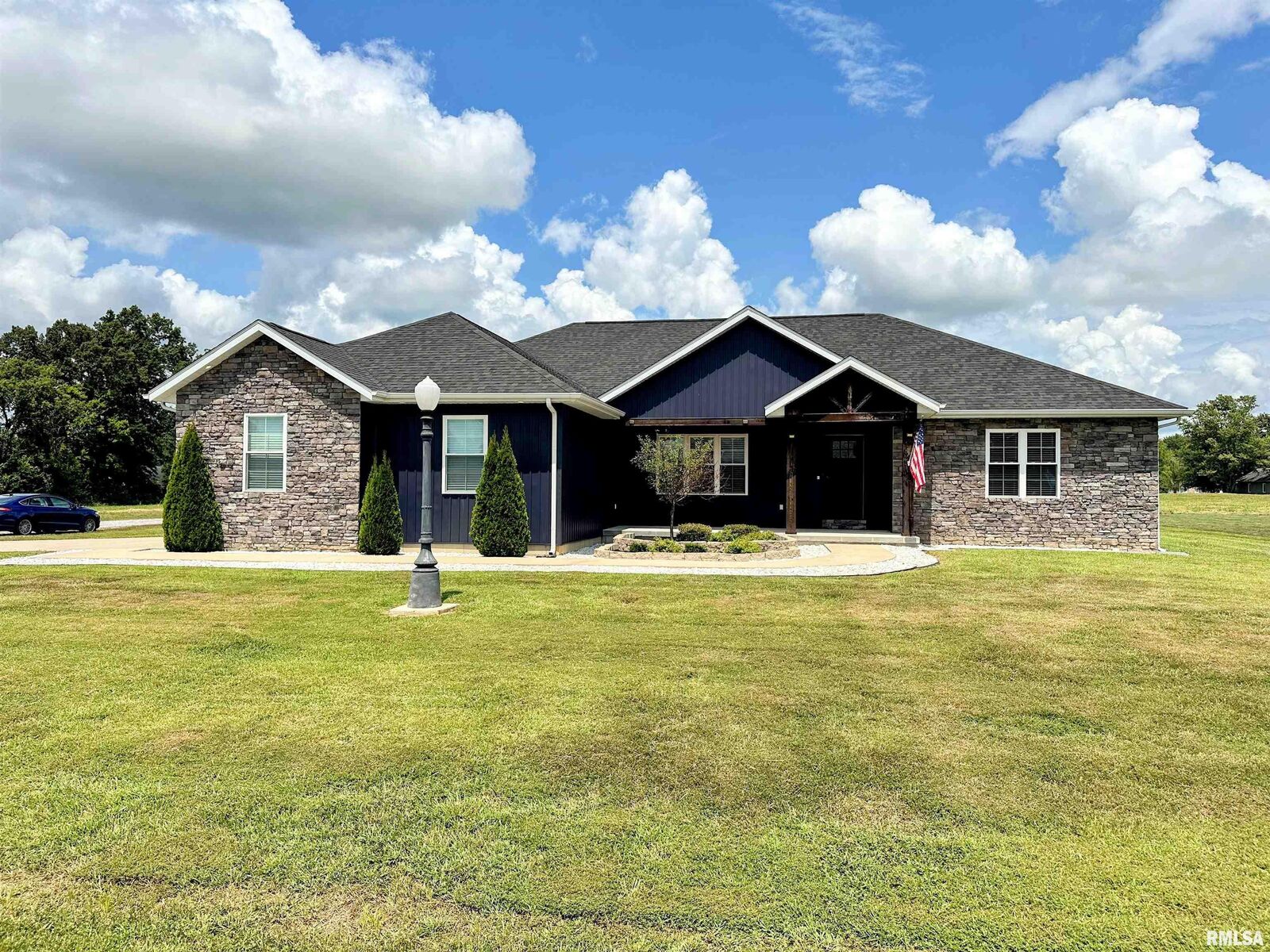 Property Photo: 1106 Falcon Court IL 62918