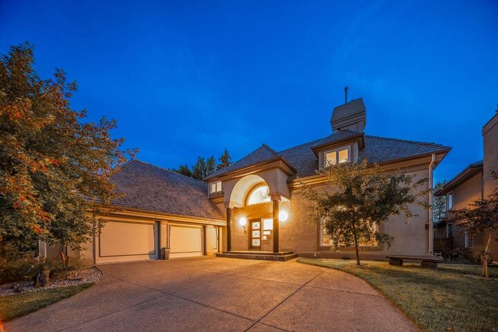 Property Photo: 42 Woodhaven Crescent SW AB T2W 5S3