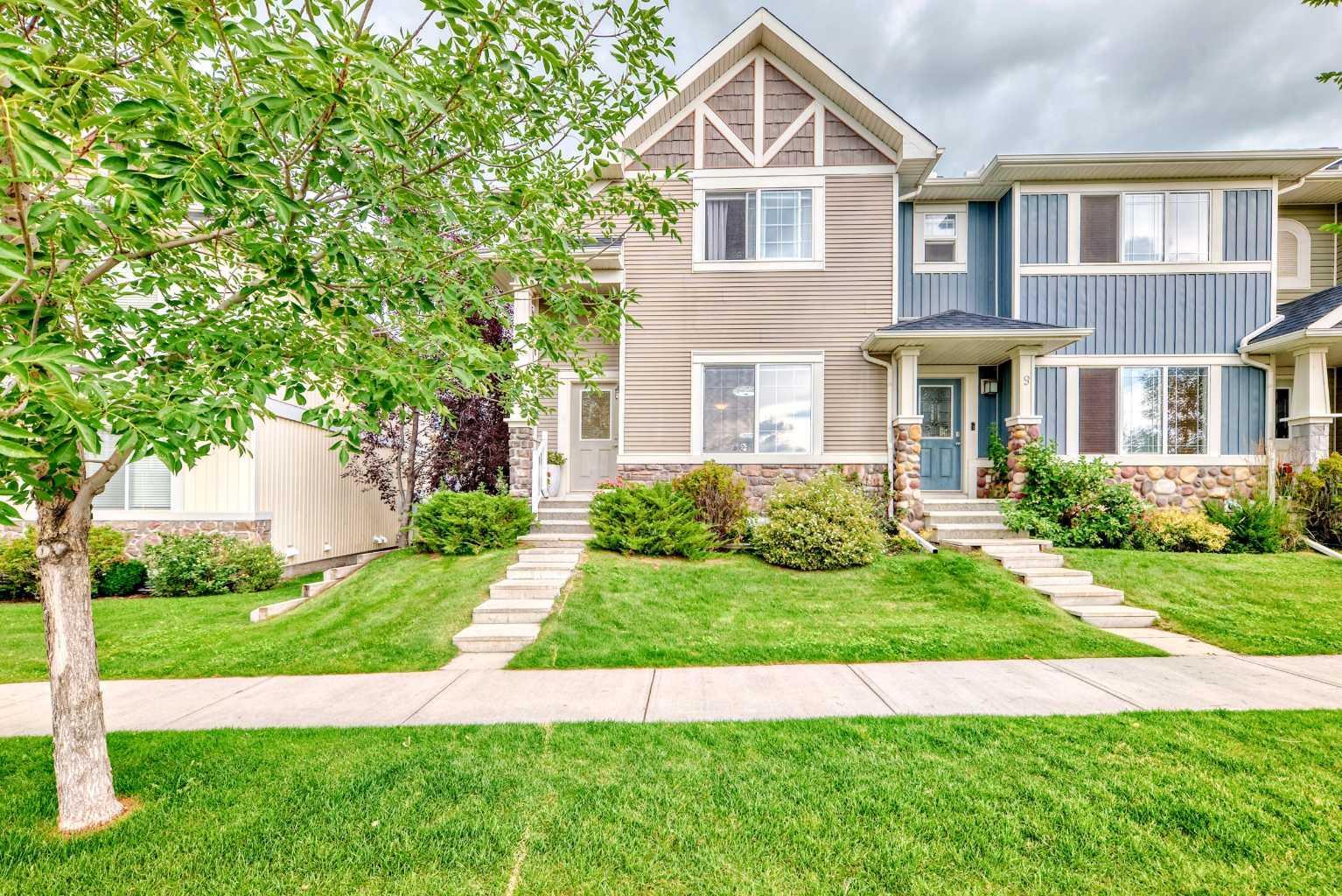 Property Photo: 11 Kings Heights Drive SE AB T4A 0E6