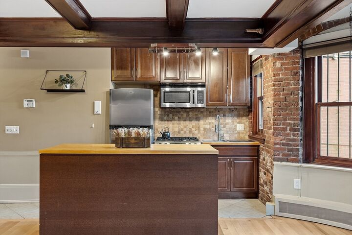 Property Photo:  346 Beacon St 1  MA 02116 