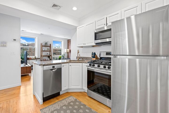 Property Photo:  464 Hanover Street 9A  MA 02113 