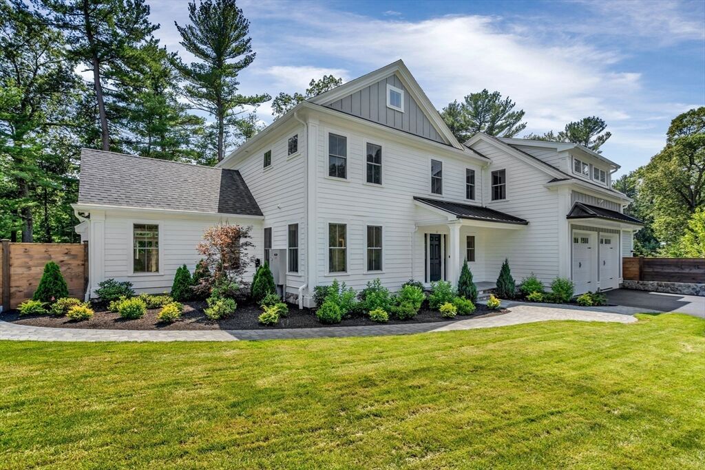 Property Photo:  11 Dunelm Road 11  MA 01730 