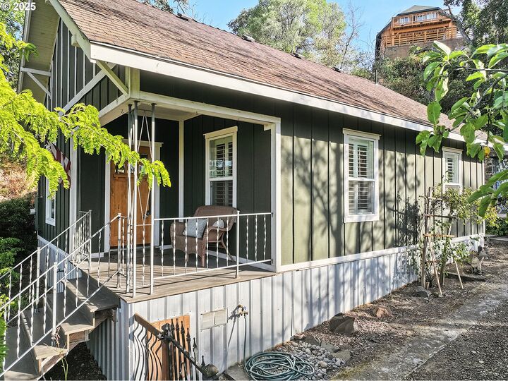 Property Photo:  608 E 4th St  OR 97058 