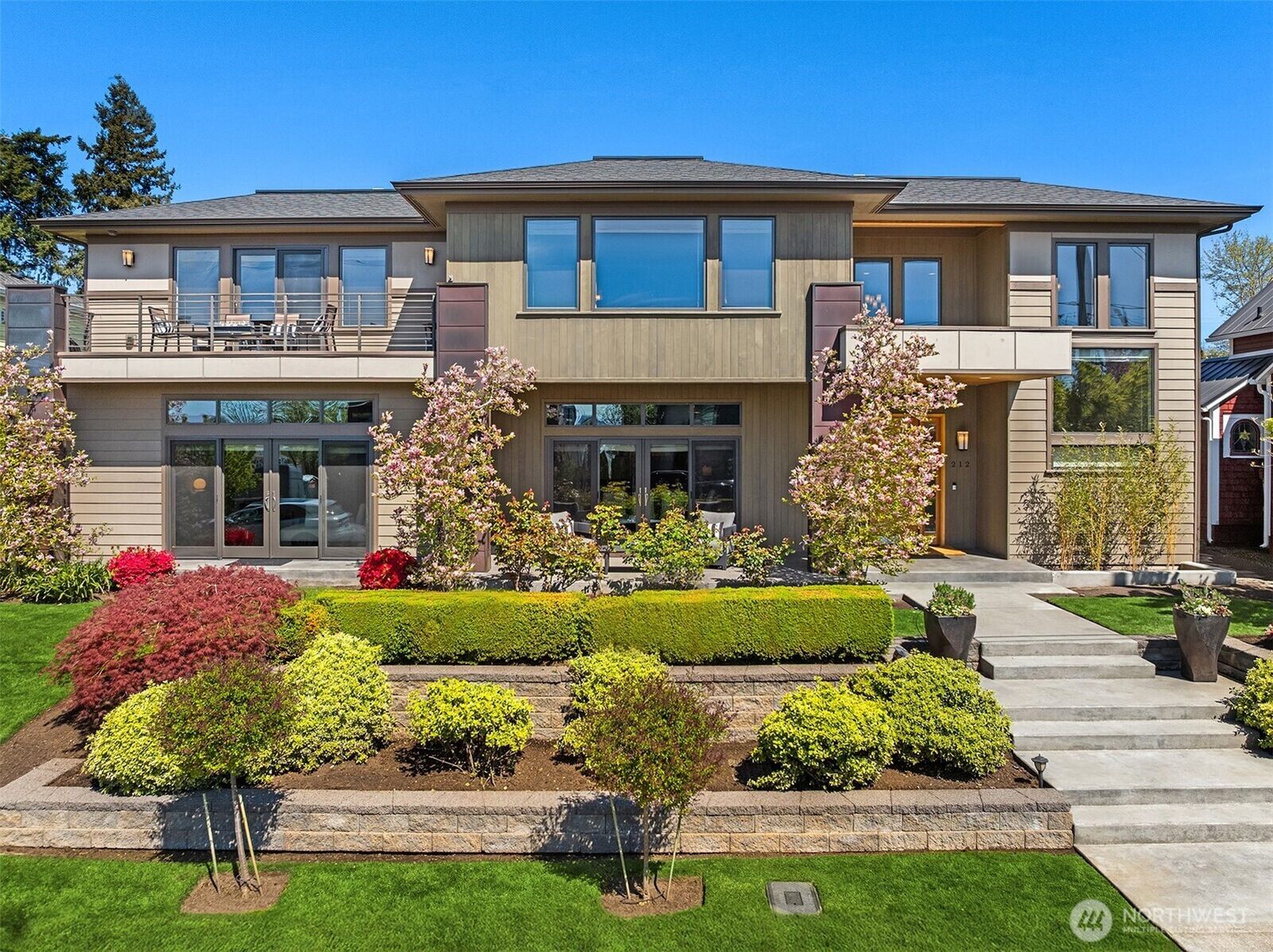 Property Photo:  212  5th Avenue W  WA 98033 