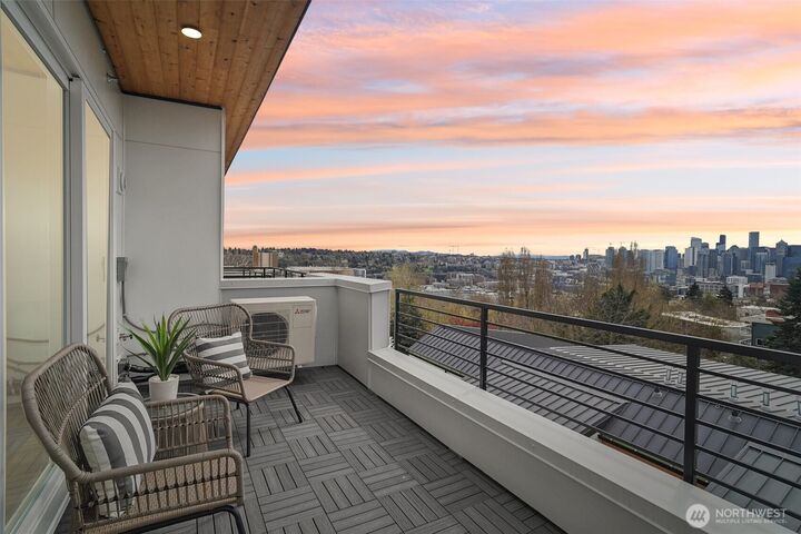 Property Photo: 511 Howe Street C WA 98109