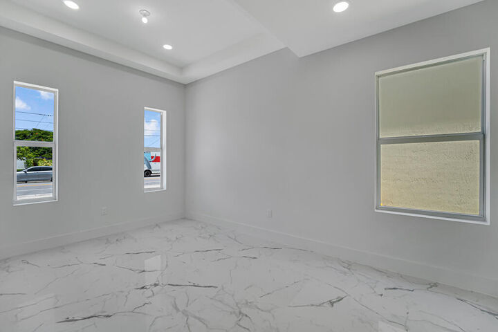 Property Photo:  409 NW 12th Avenue  FL 33435 