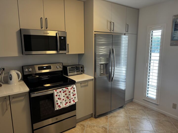 Property Photo:  22 Royal Palm 2040 Way 2040  FL 33432 