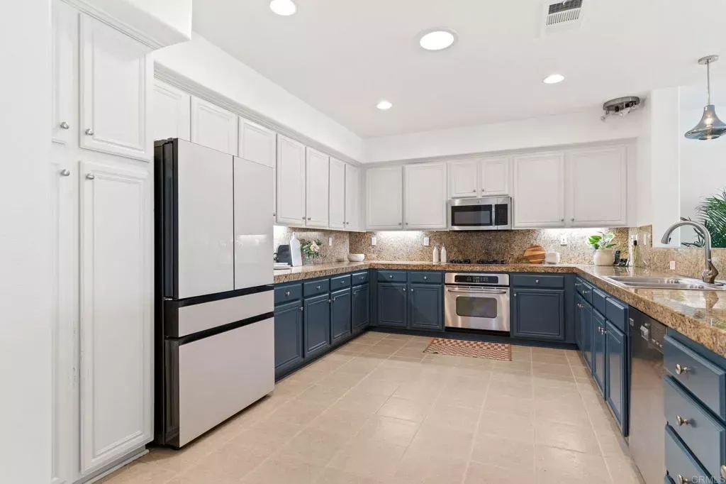 Property Photo: 2534 Navarra Drive C CA 92009