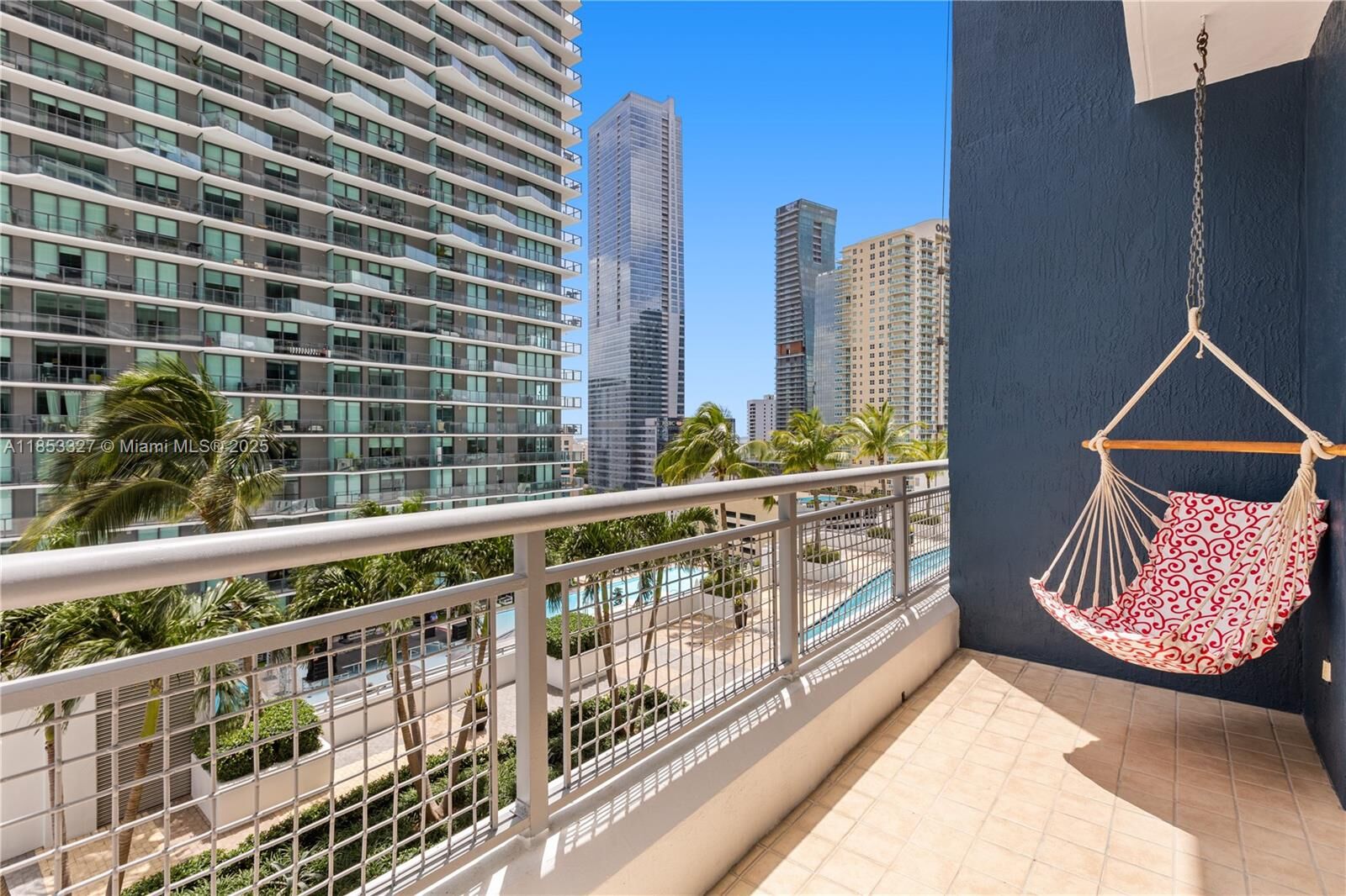 Property Photo:  60 SW 13th St 1422  FL 33130 
