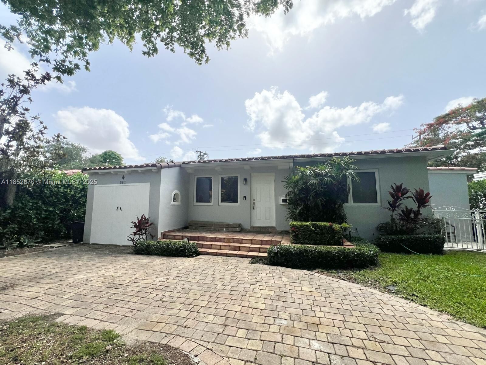 Property Photo: 907 Monterey St FL 33134