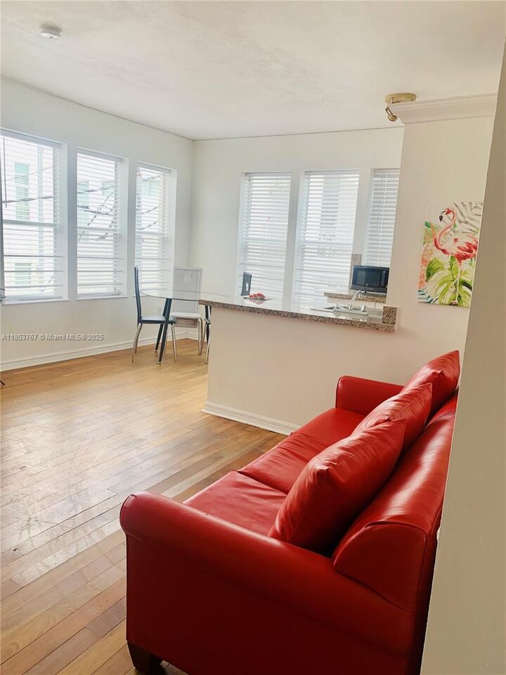 Property Photo: 1027 Pennsylvania Ave 303 FL 33139
