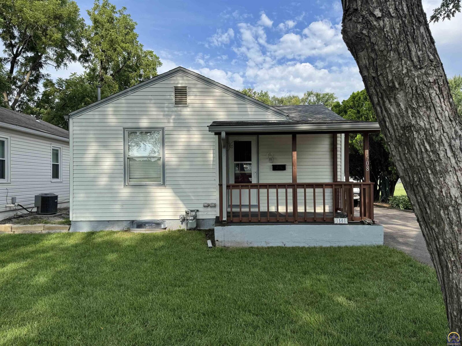 Property Photo:  1508 NW Jackson St  KS 66608 