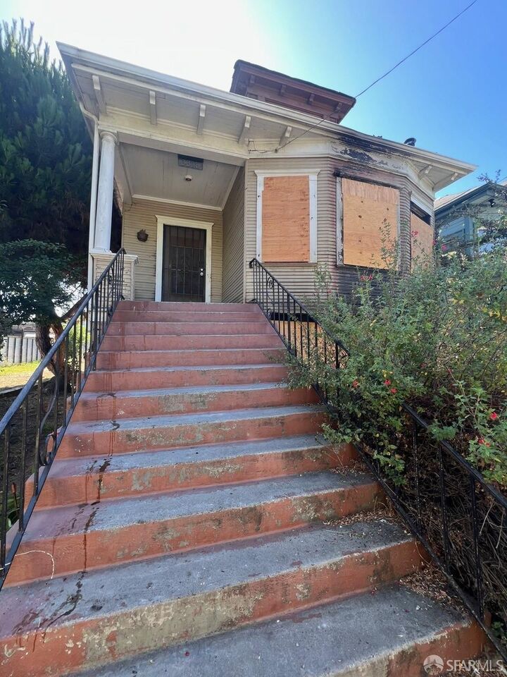Property Photo:  3318 Magnolia Street  CA 94608 