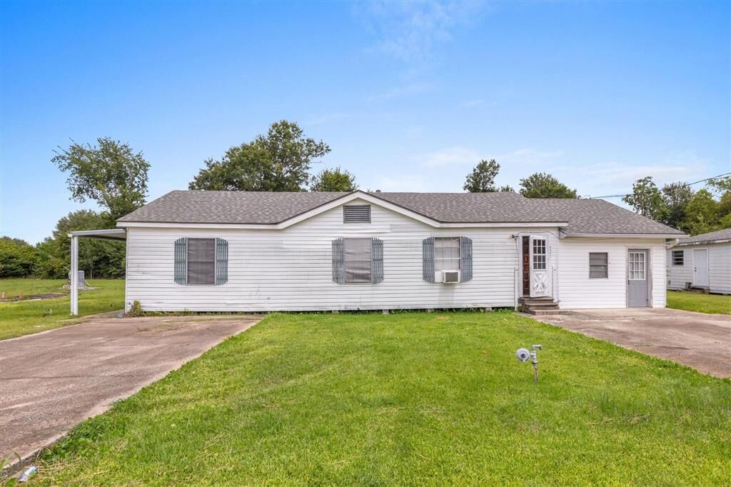 Property Photo: 2317 Greenbriar Road LA 70607
