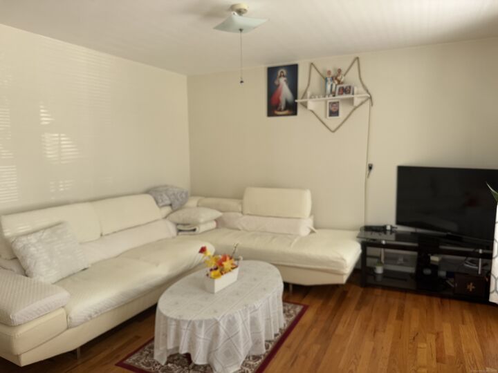Property Photo:  9 Thamesview Road  CT 06360 