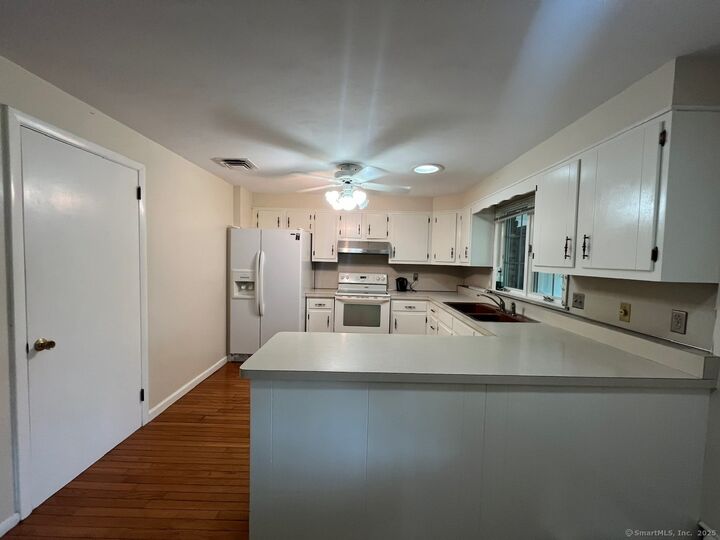 Property Photo:  185 Sequoia Road  CT 06606 