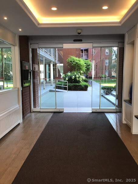 Property Photo: 700 Summer Street Apt 4L CT 06901