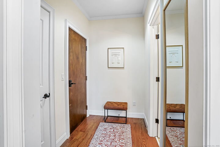 Property Photo:  1189 Post Road 2B  CT 06824 